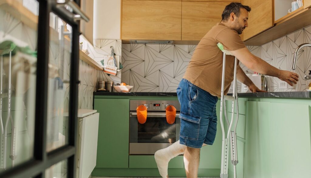 Man on Crutches in Kitchen aspect ratio 564 324 5