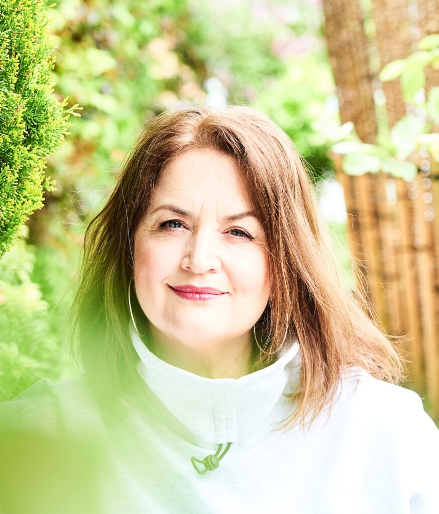 Ruth Jones Headshot
