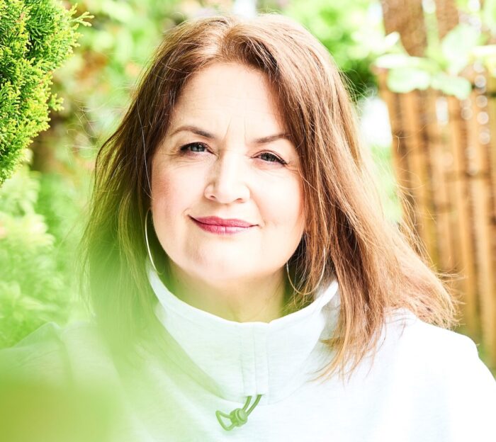 Ruth Jones Headshot 1 aspect ratio 304 271