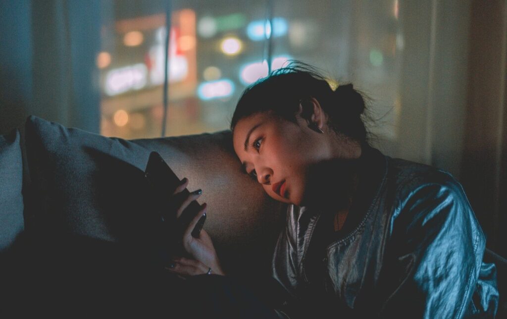 Shout-Imagery-girl-on-phone-in-the-night-aspect-ratio-480-302