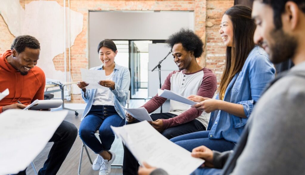 Actors-reading-script-aspect-ratio-564-324