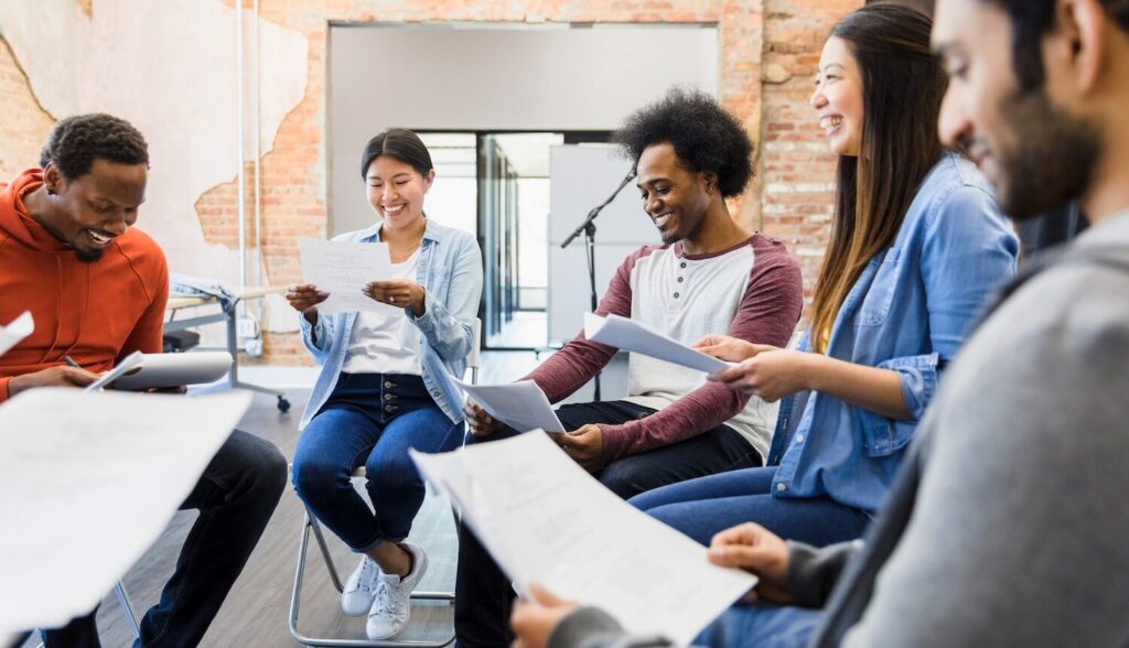 Actors-reading-script-aspect-ratio-564-324