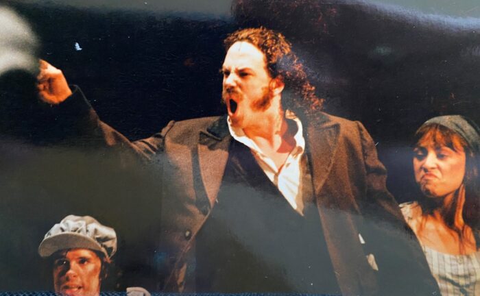 Les-Mis-London-Palace-Theatre-1995-aspect-ratio-327-202