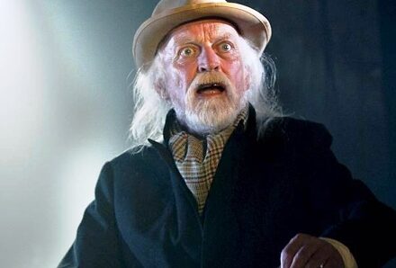 Andrew-headshot-aspect-ratio-288-195