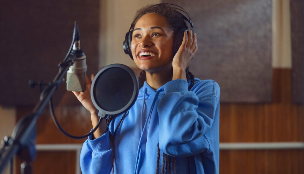 Actor-providing-a-voice-over-aspect-ratio-564-324