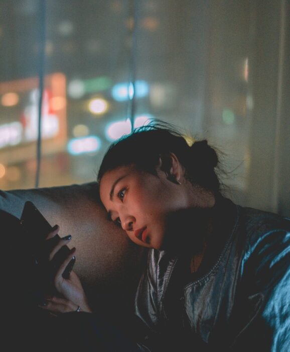 Shout-Imagery-girl-on-phone-in-the-night-aspect-ratio-303-367